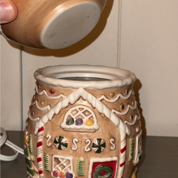 YANKEE CANDLE Christmas Gingerbread House Fragrance Wax Warmer HomeAccent Decor - Picture 5 of 8